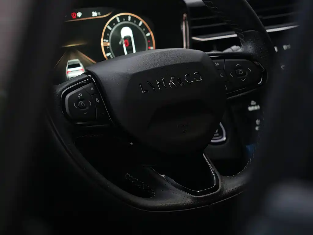 Lynk & Co 01 — миниатюра 16