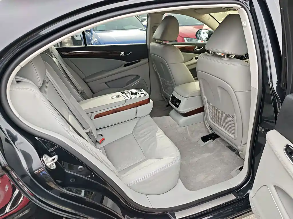 Hongqi Hongqi H7 — миниатюра 10