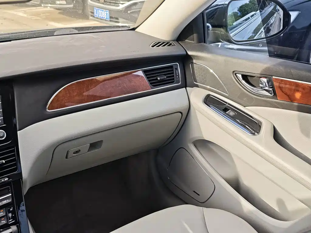 Hongqi Hongqi H7 — миниатюра 13