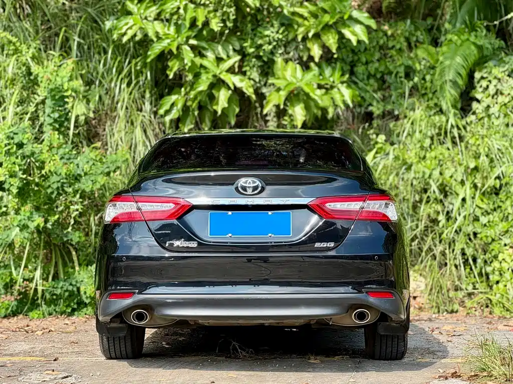 Toyota Camry — миниатюра 5
