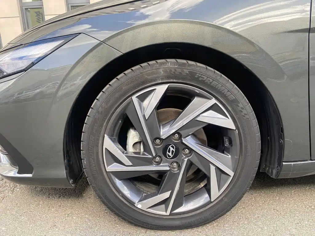 Hyundai Elantra — миниатюра 13