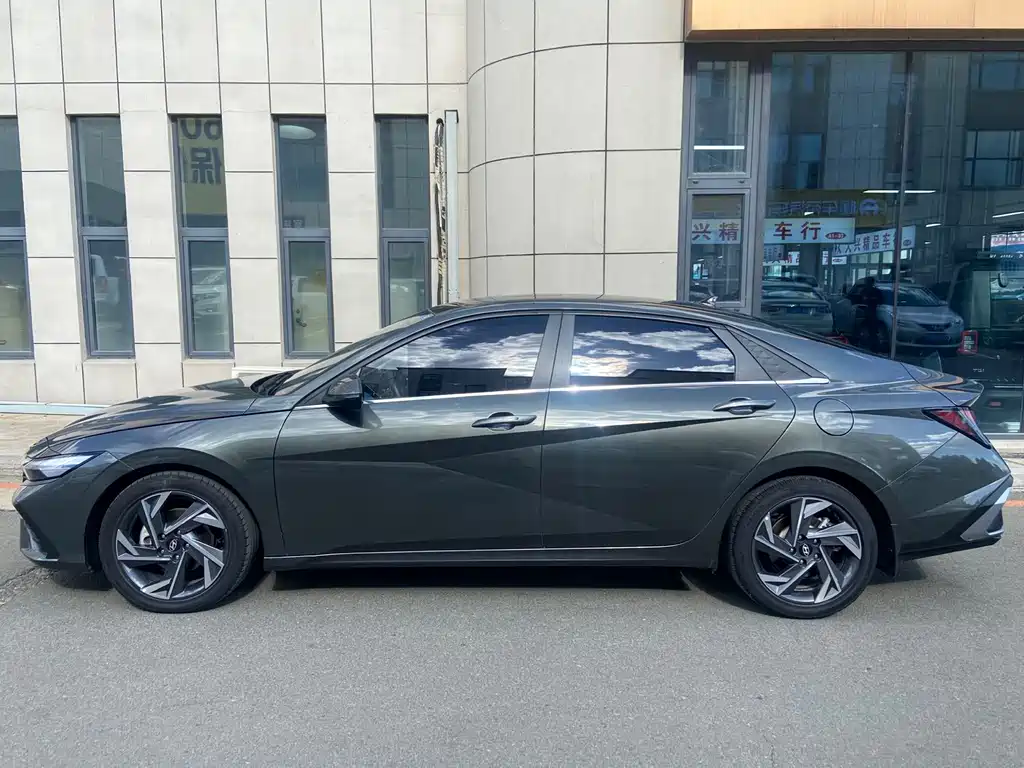 Hyundai Elantra — миниатюра 18