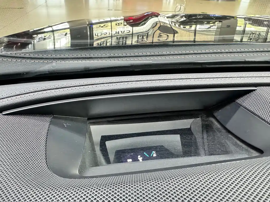 Mercedes-Benz E-Class — миниатюра 11