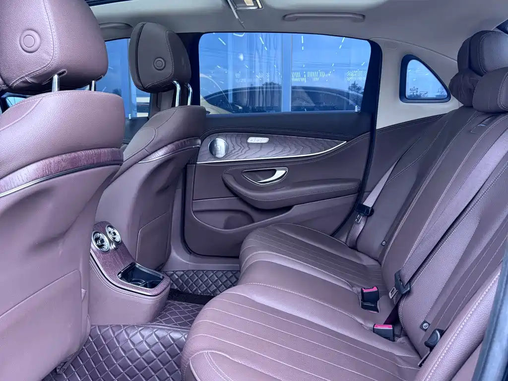 Mercedes-Benz E-Class — миниатюра 14