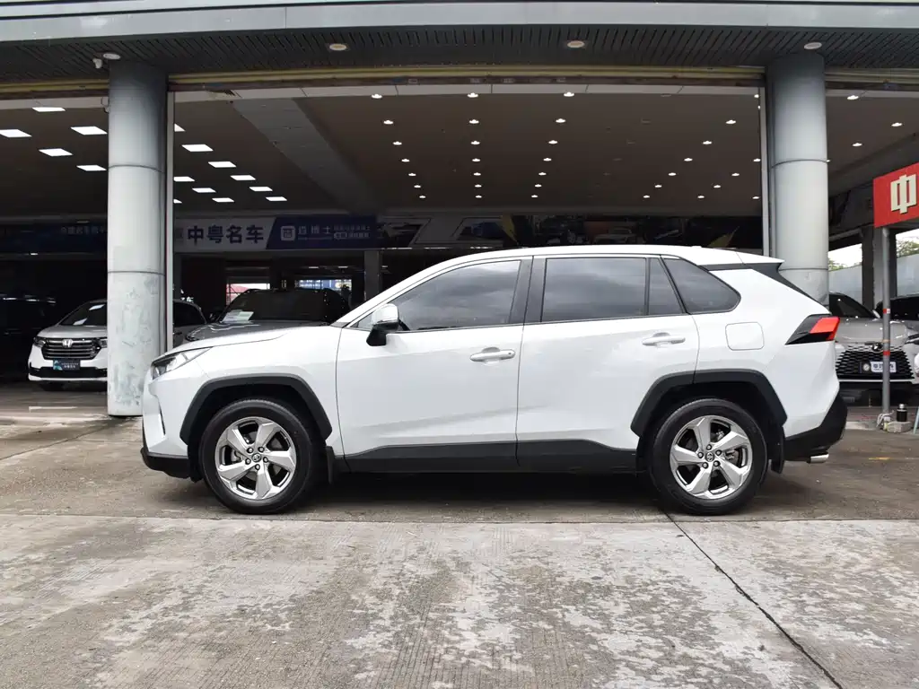 Toyota RAV4 2022 2.0L CVT Plus