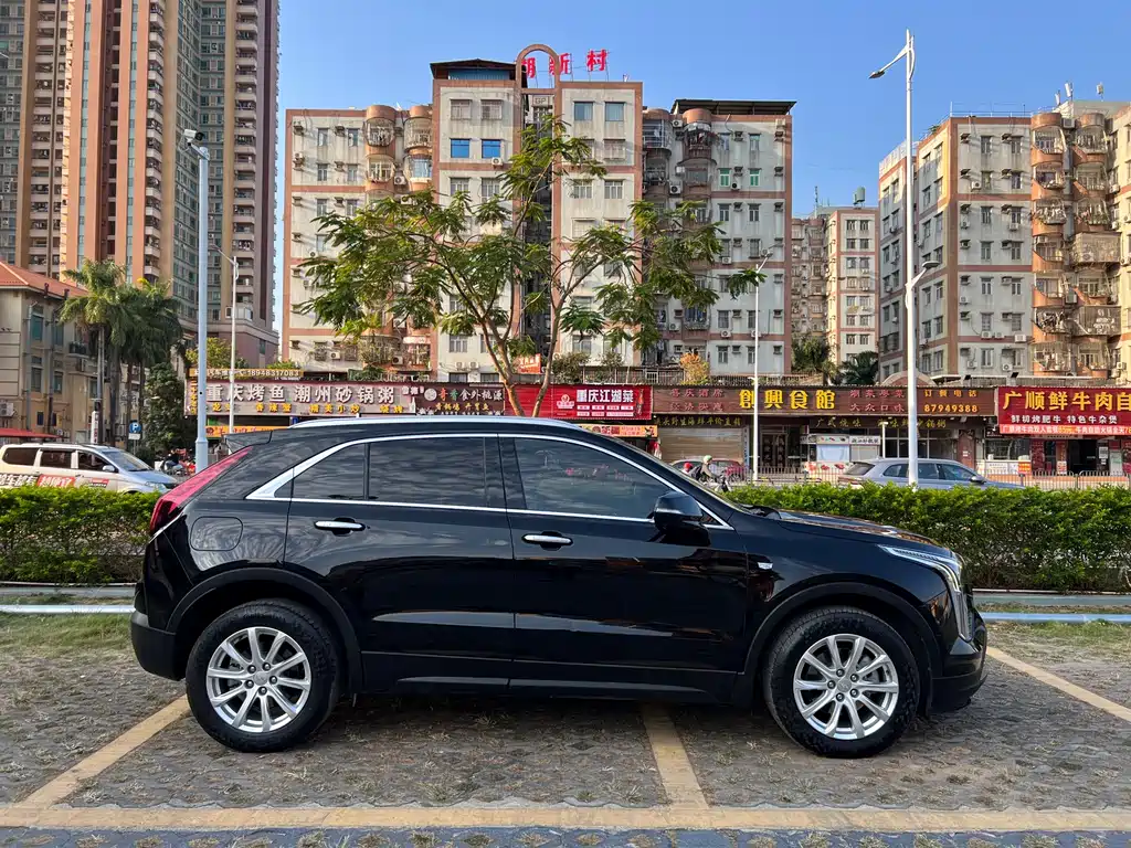 CADILLAC XT4