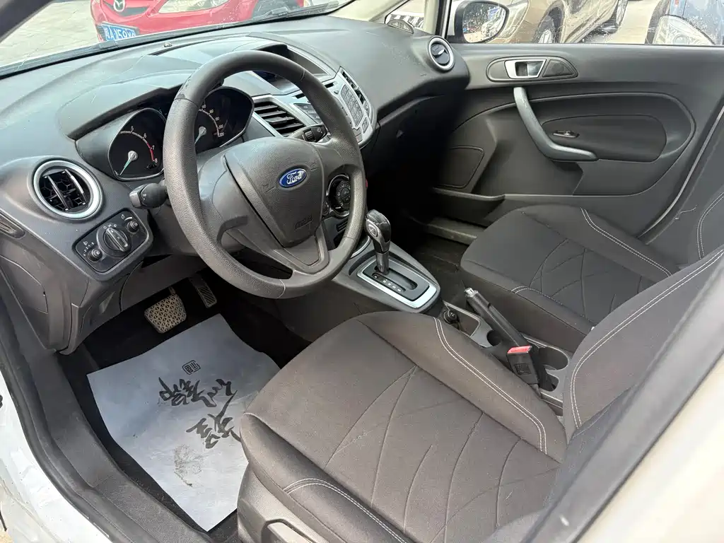 Ford Fiesta 2013 1.5L AT Fashion