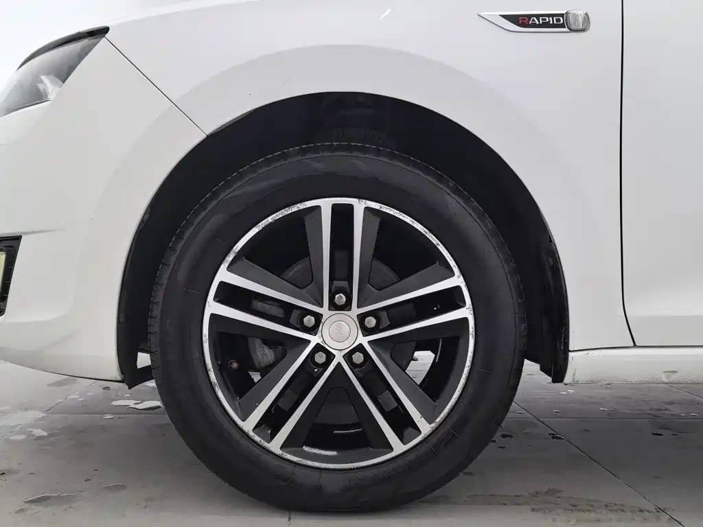 Skoda Rapid Spaceback — миниатюра 17