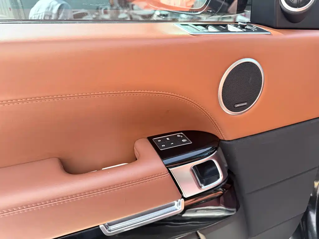 Land Rover Range Rover — миниатюра 9
