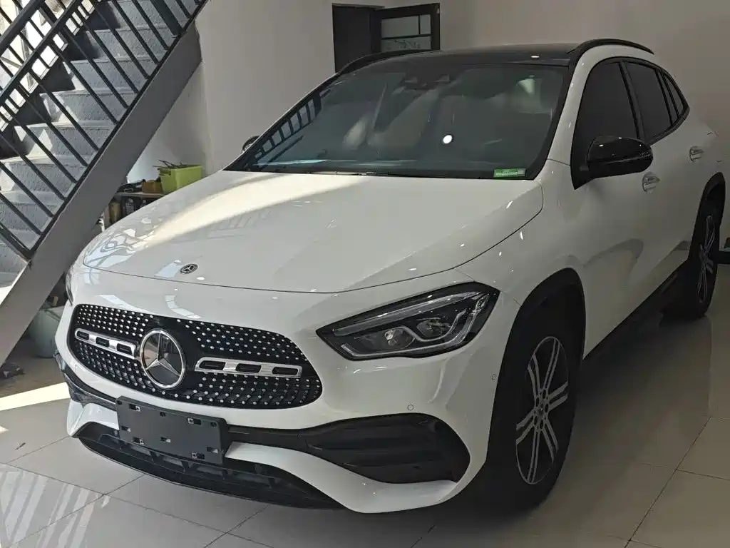 MERCEDES-BENZ GLA