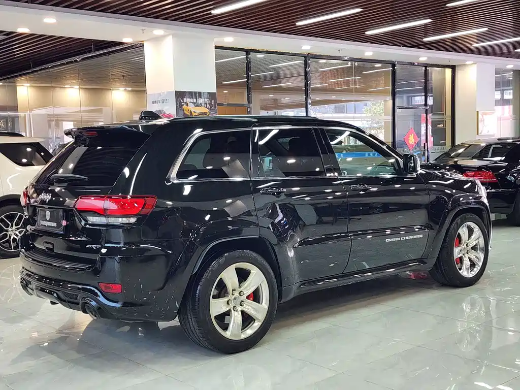 Jeep Grand Cherokee SRT — миниатюра 6