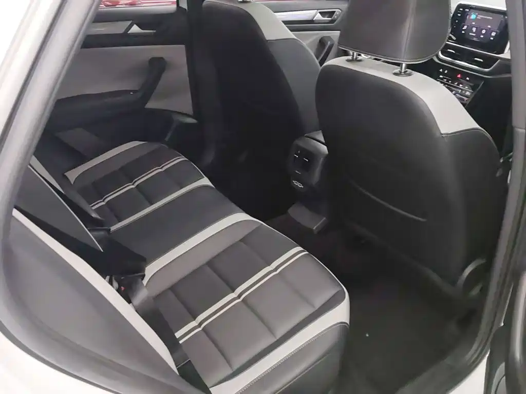 Volkswagen T-Roc — миниатюра 17