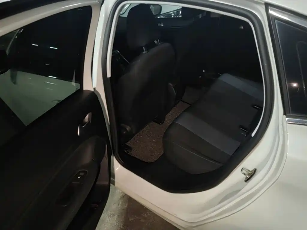 Peugeot 308 — миниатюра 13