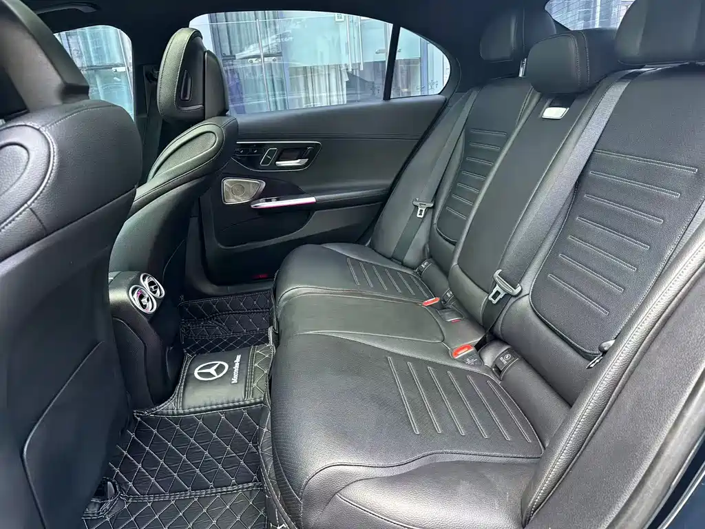 Mercedes-Benz C-Class — миниатюра 6