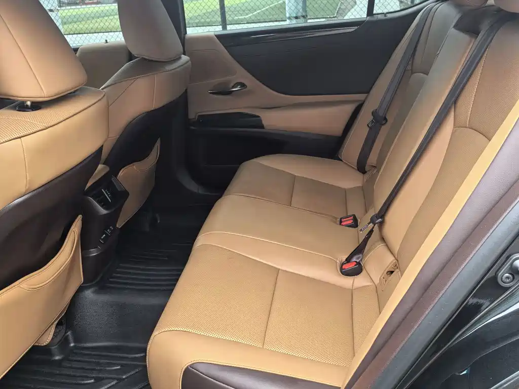 Lexus ES — миниатюра 12