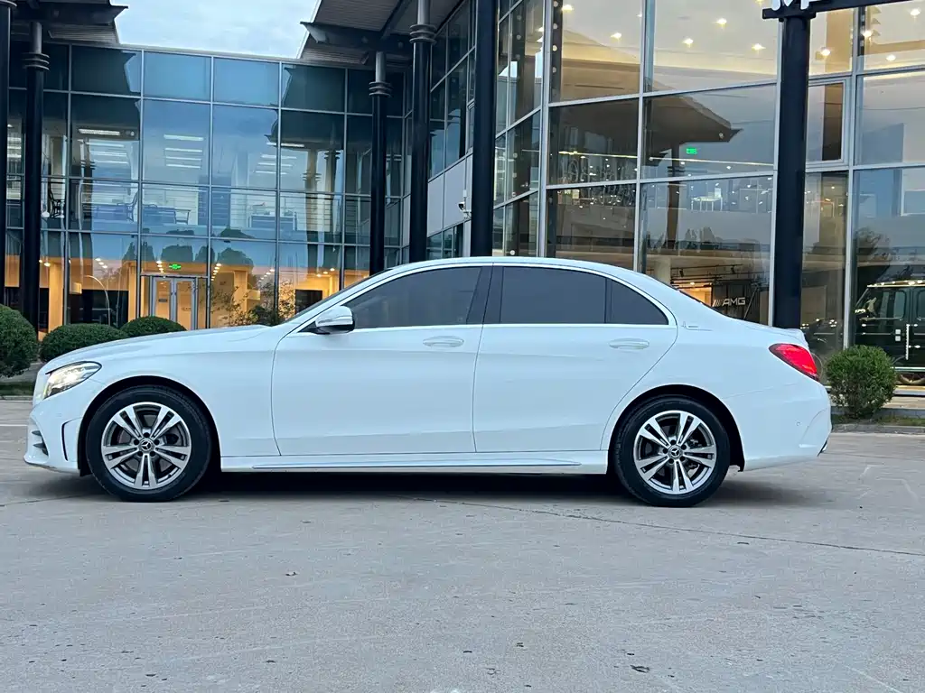 Mercedes-Benz C-Class — миниатюра 3