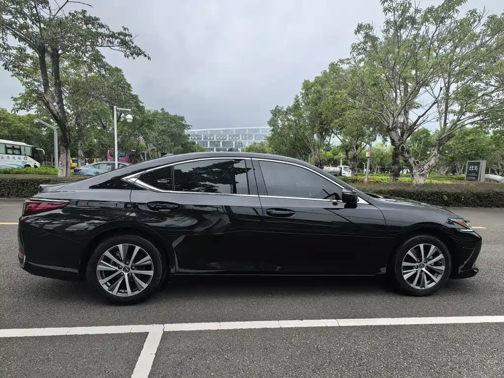 Lexus ES — миниатюра 8