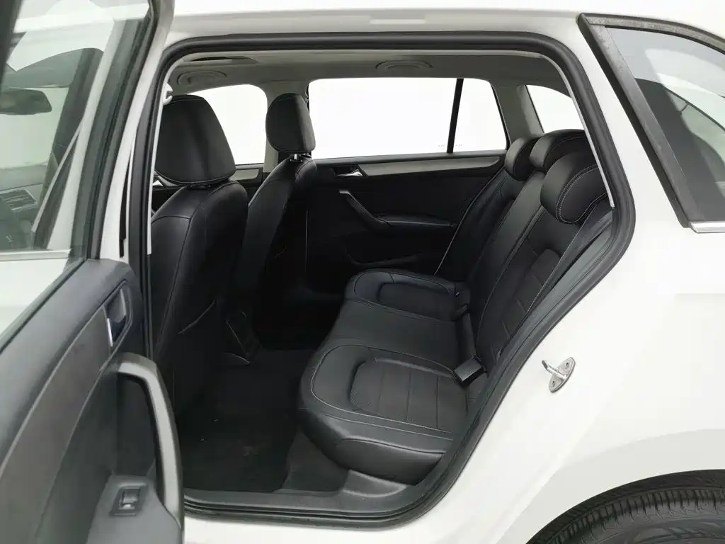Skoda Rapid Spaceback — миниатюра 15