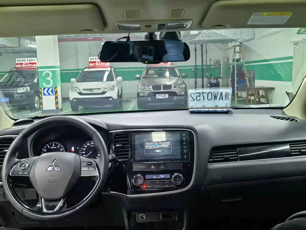 MITSUBISHI OUTLANDER