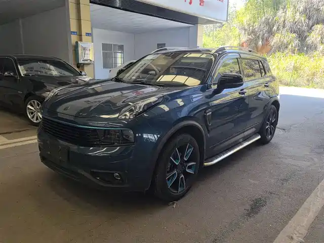 2018 Lynk & Co 01