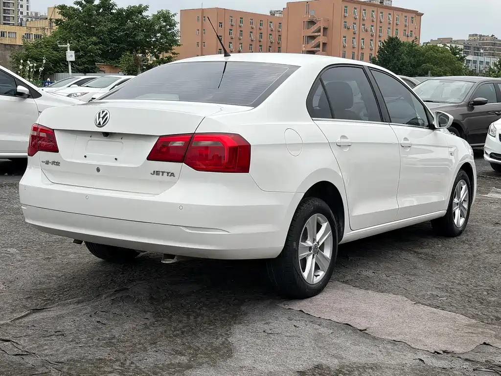 Volkswagen Jetta 2015 1.6L AT Luxury