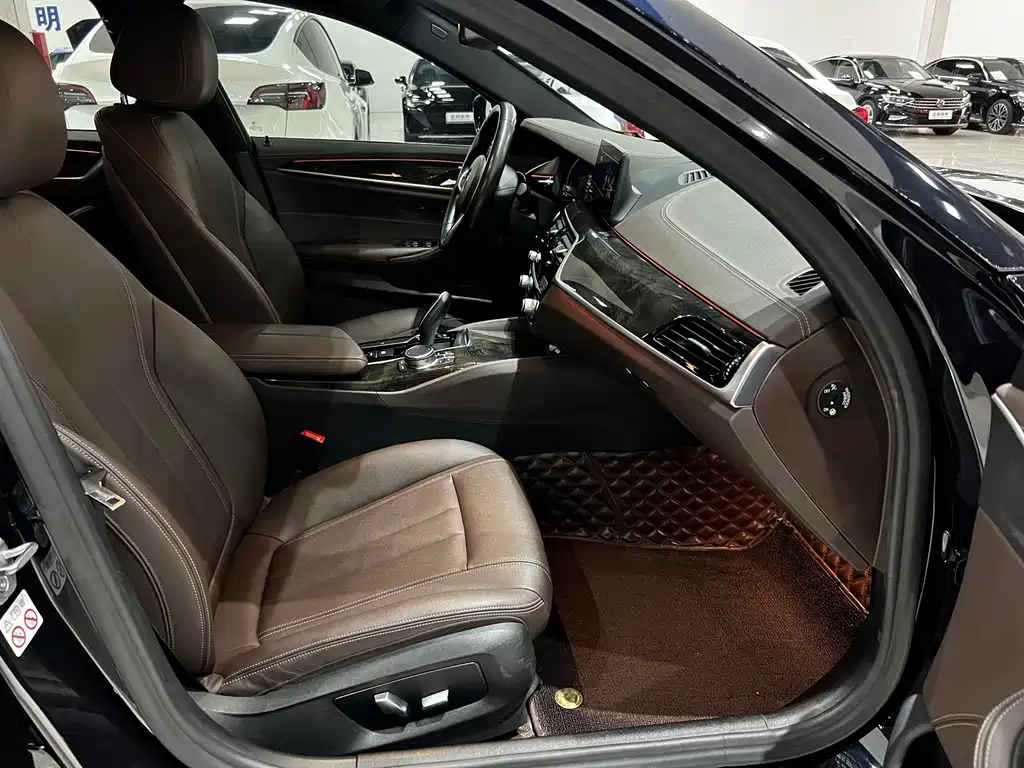 BMW 5 Series — миниатюра 9