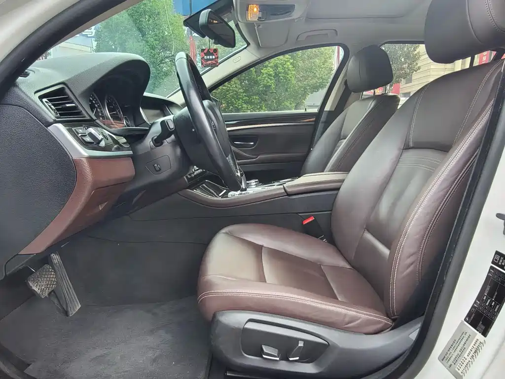 BMW 5 Series — миниатюра 14