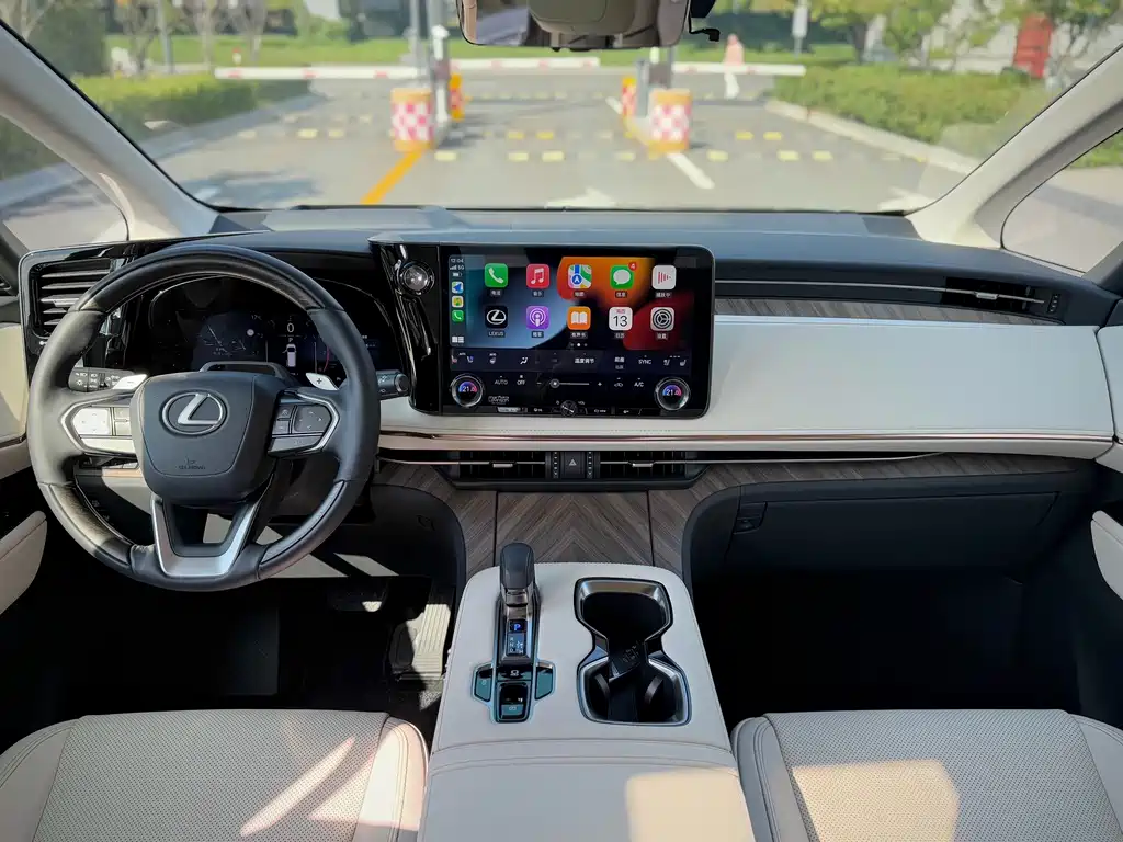 Lexus LM — миниатюра 13