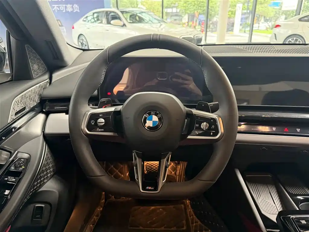 BMW 5 Series — миниатюра 5