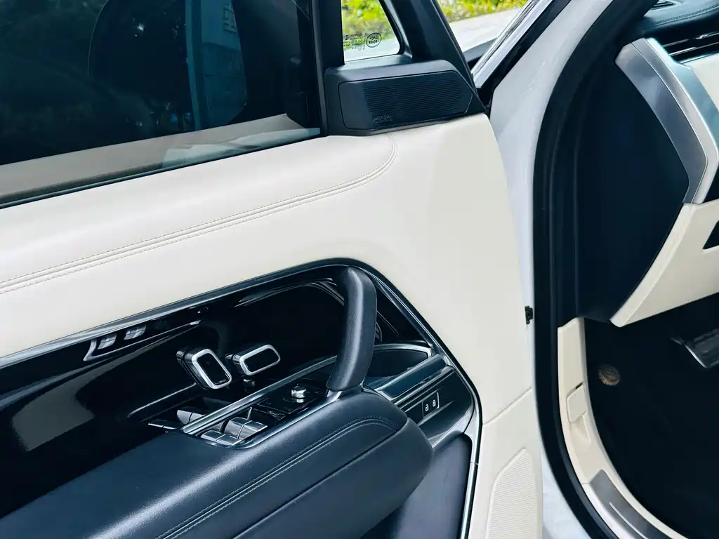 Land Rover Range Rover — миниатюра 17