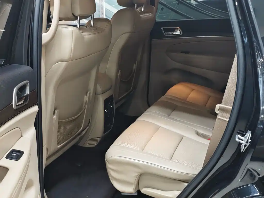 Jeep Grand Cherokee (Import) — миниатюра 11