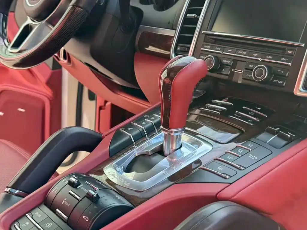 Porsche Cayenne — миниатюра 21