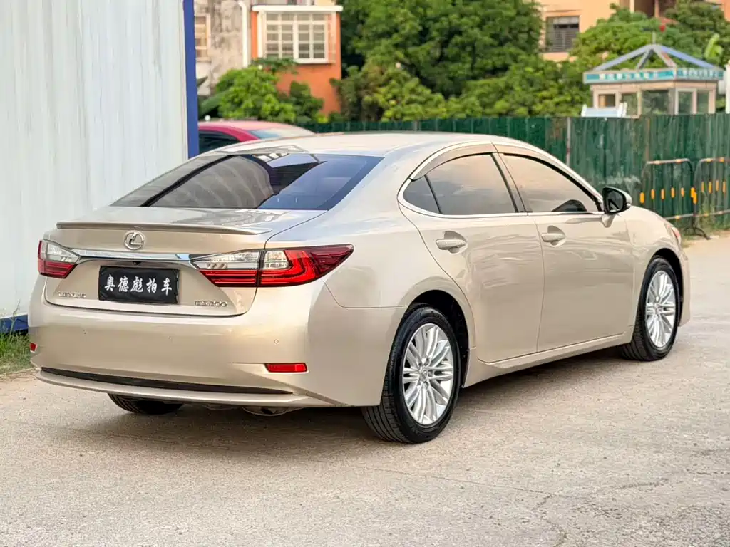 Lexus ES — миниатюра 4