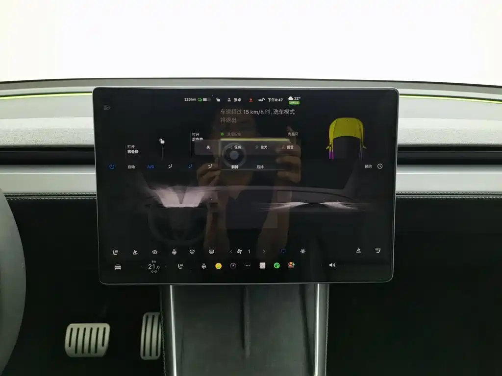 Tesla Model Y — миниатюра 12