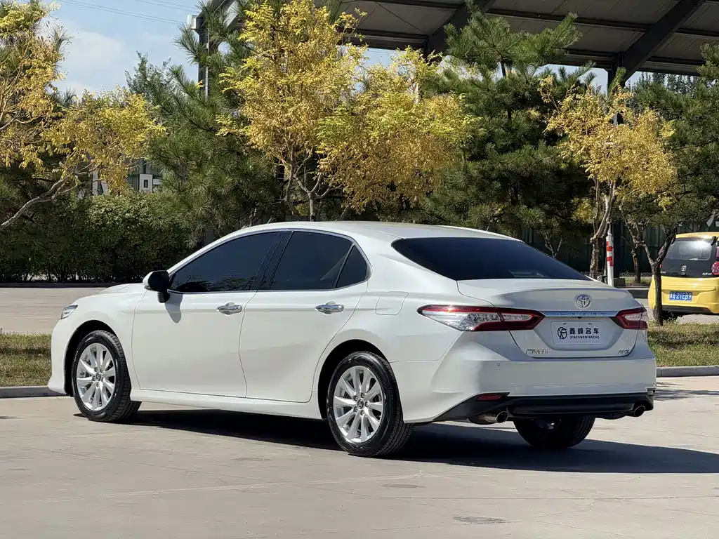 Toyota Camry — миниатюра 23