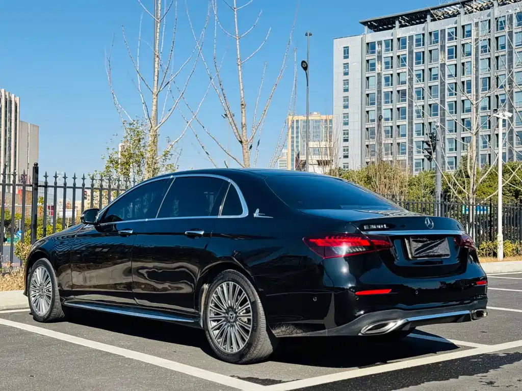 MERCEDES-BENZ E CLASS