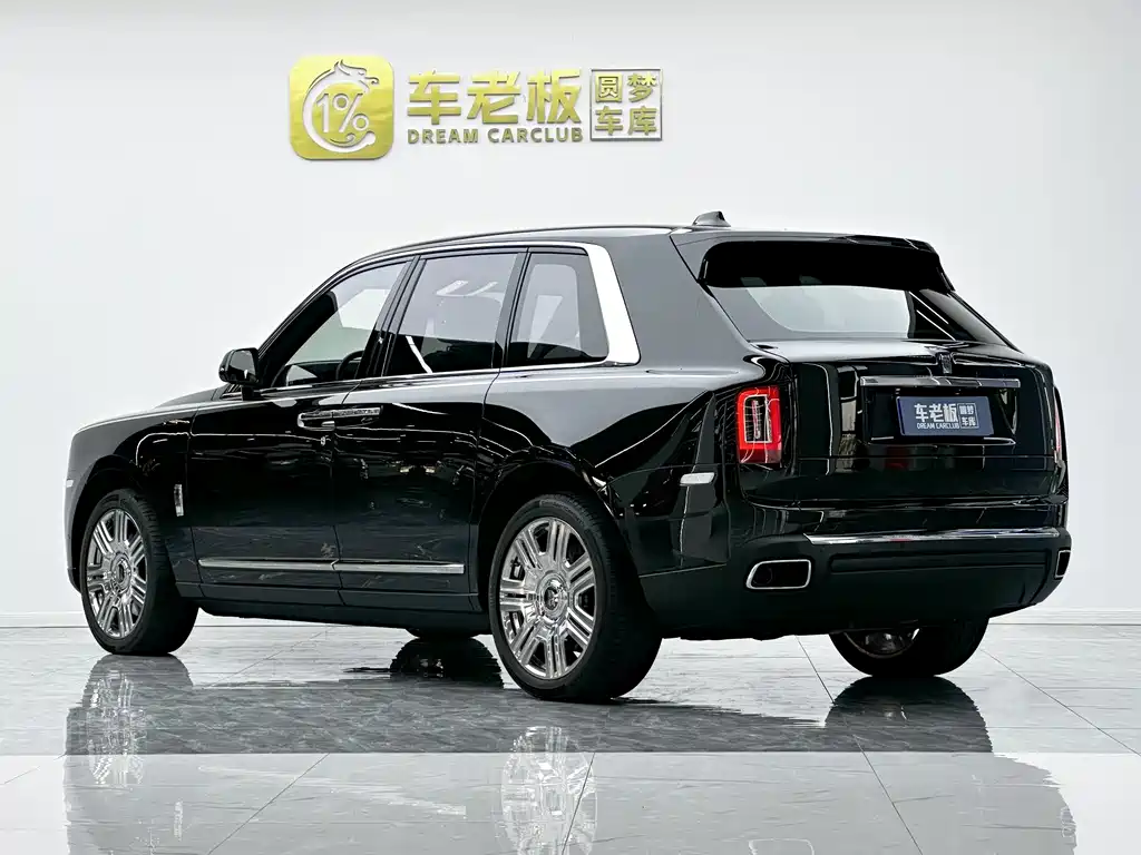 Rolls-Royce Cullinan 2024 мест