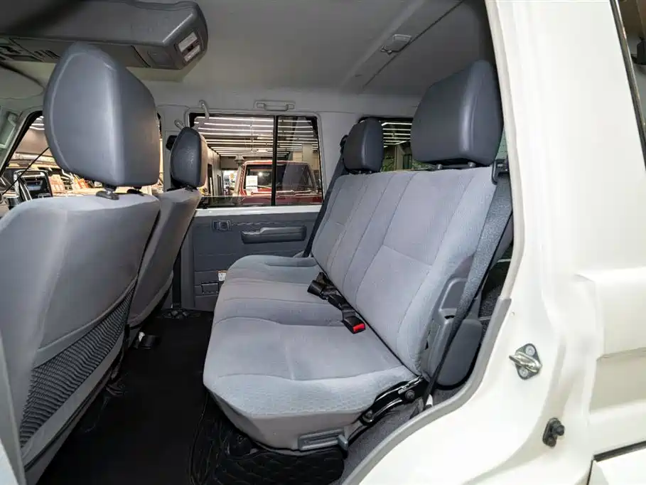 Toyota Land Cruiser LC76 2016 4.0L