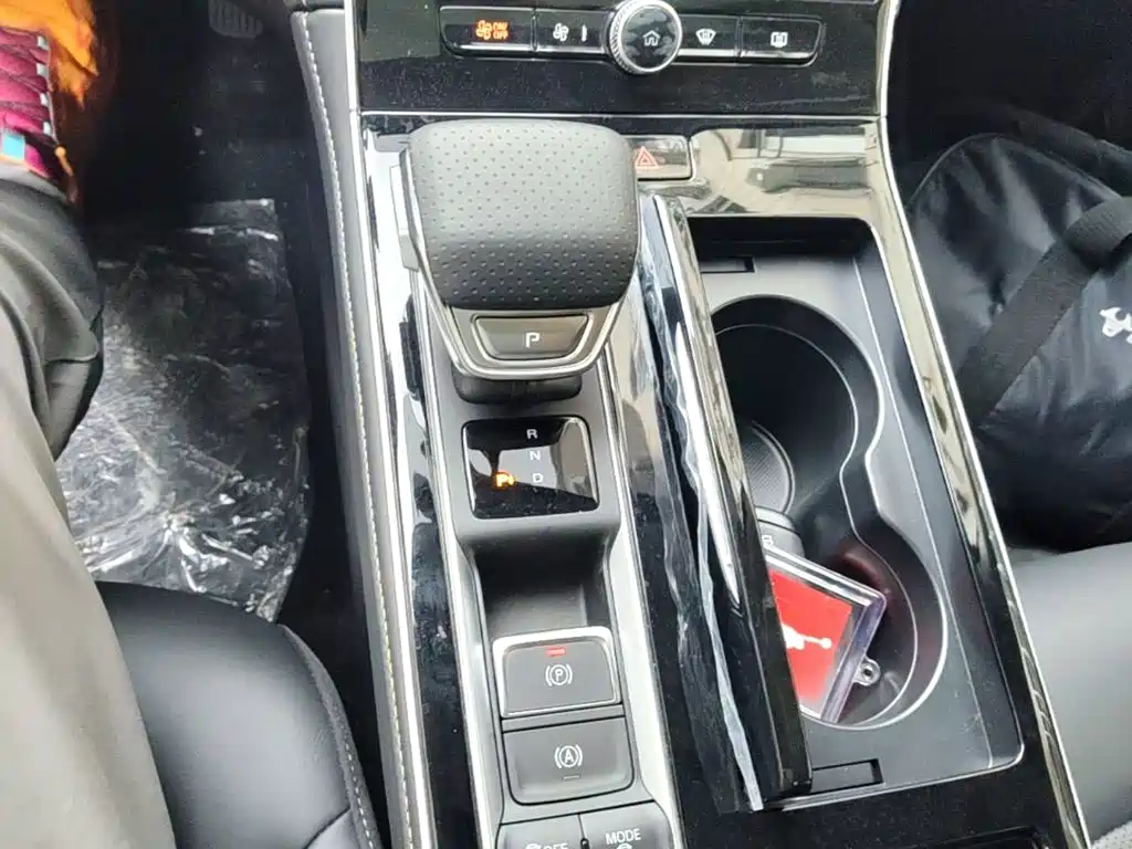 Roewe i6 MAX New Energy — миниатюра 14