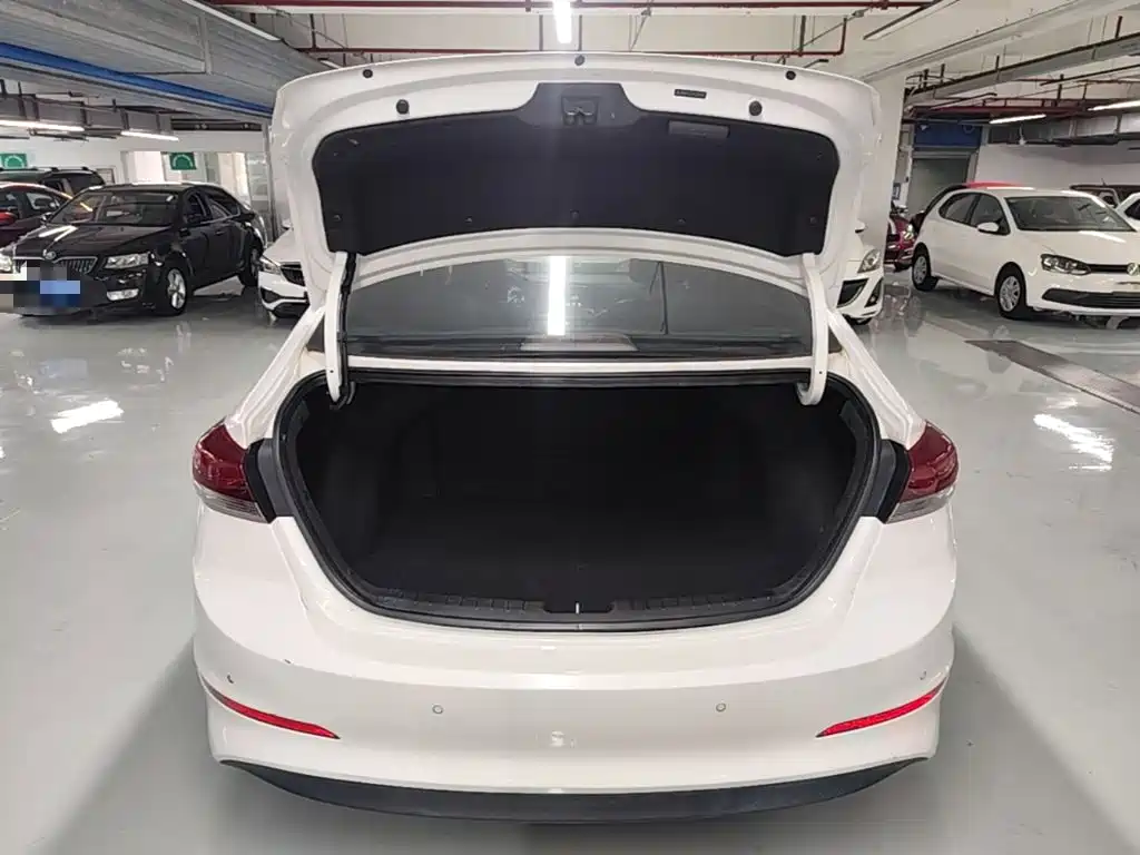 Hyundai Elantra — миниатюра 19