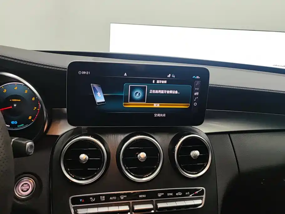 Mercedes-Benz C-Class — миниатюра 13