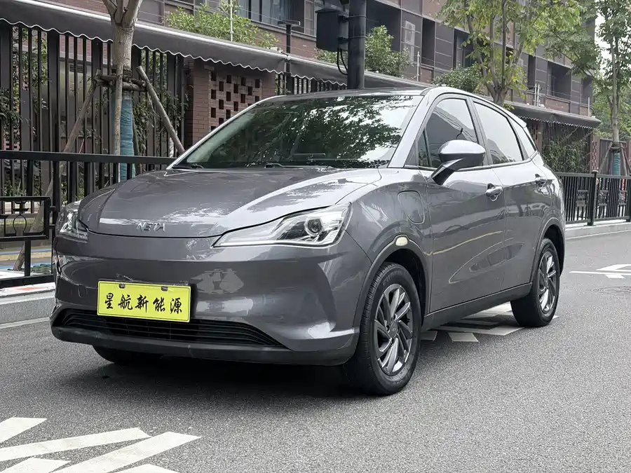 哪吒汽车 Ne Zha V фото 1