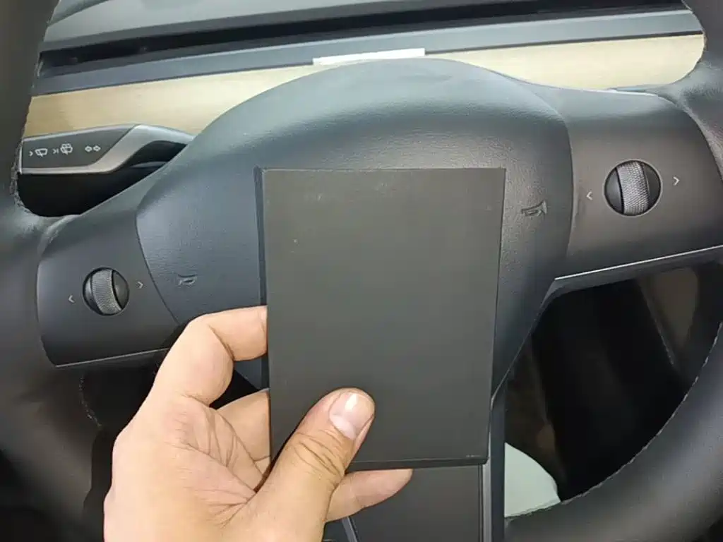 Tesla Model Y — миниатюра 8