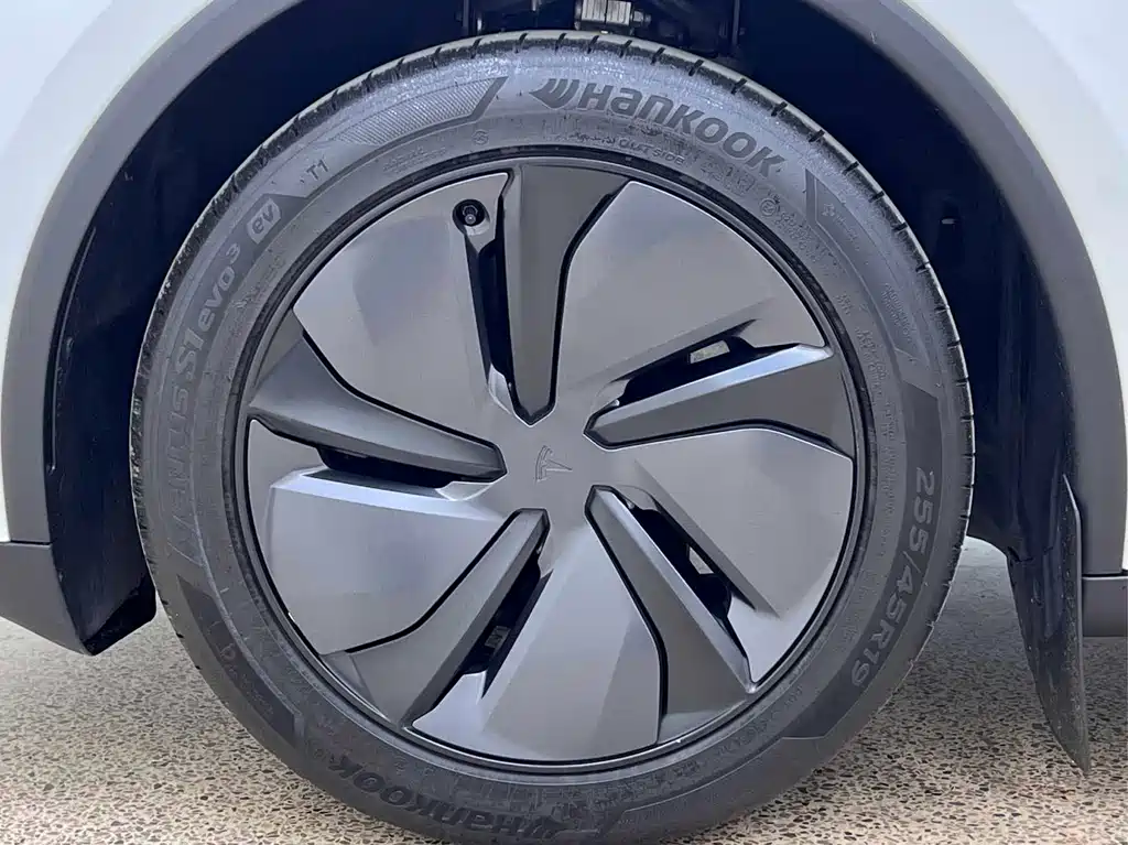 Tesla Model Y — фотографии объявления, Фото 11