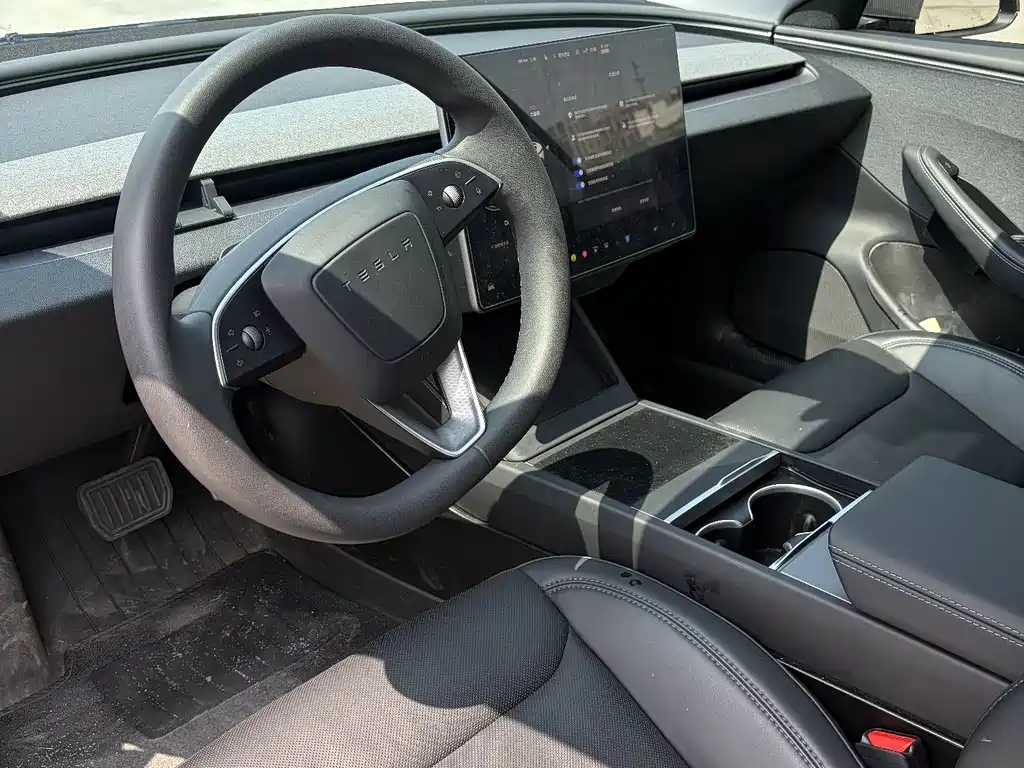 Tesla Model 3 - фото 4