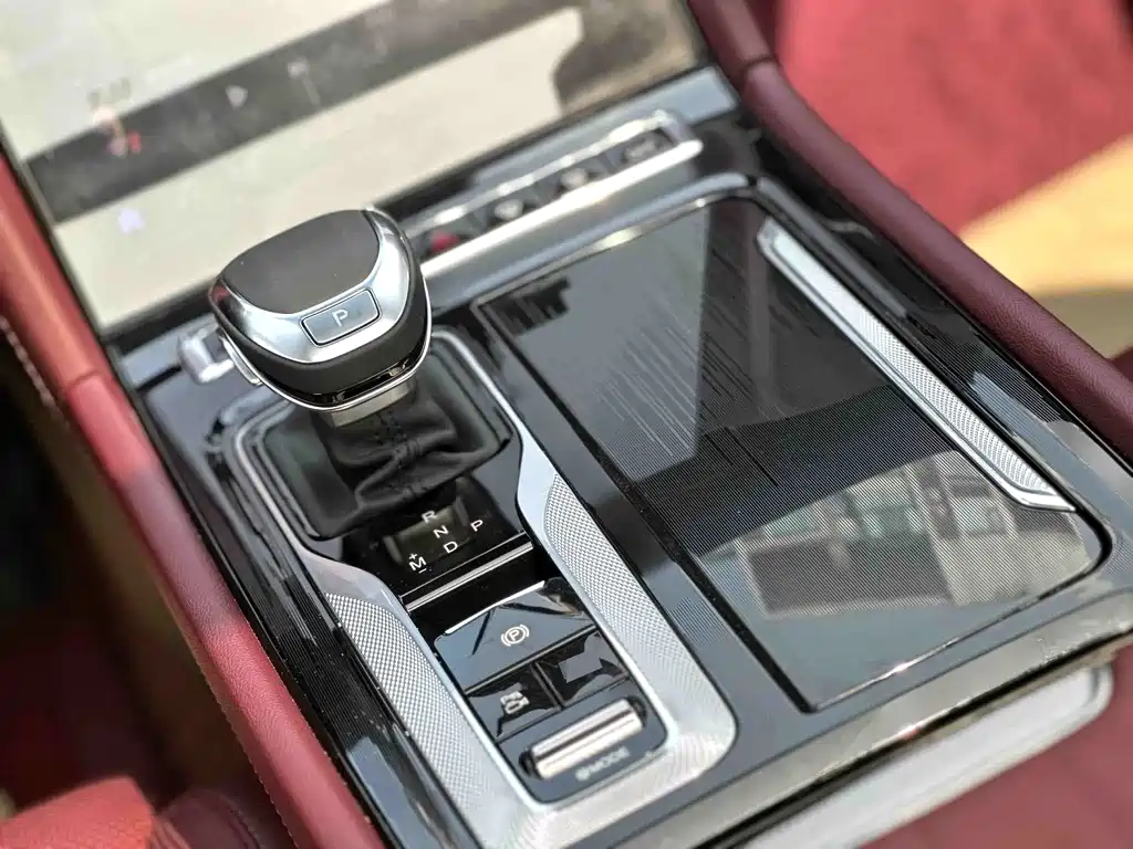 Hongqi Hongqi H5 — миниатюра 13