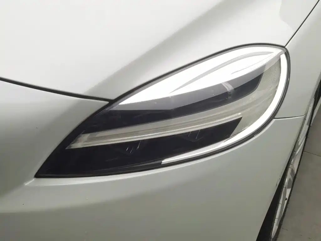 Volvo V40 — миниатюра 7
