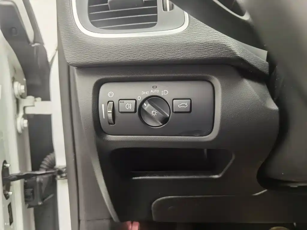 Volvo V40 — миниатюра 21