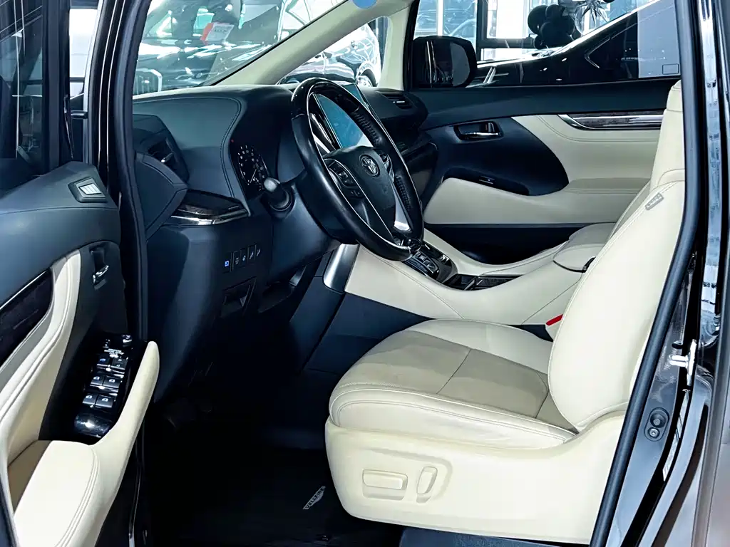 Toyota Vellfire 2021 2.5L HV Luxury