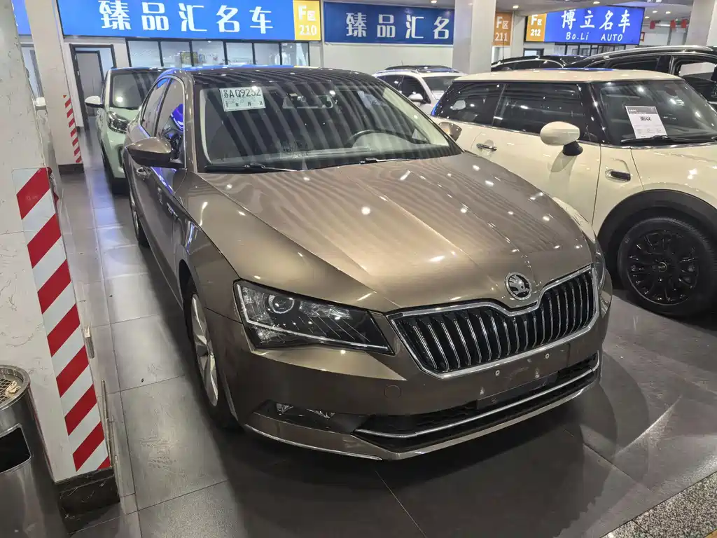 Skoda Superb — миниатюра 3